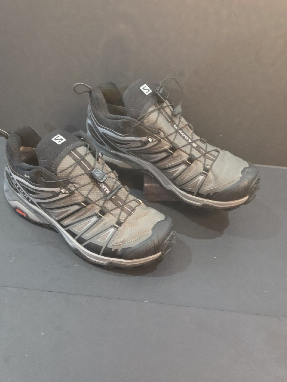 Salomon X Ultra 3 GTX Men's Black and Gray Trail Running Shoes Size 8 - Picture 2 of 11